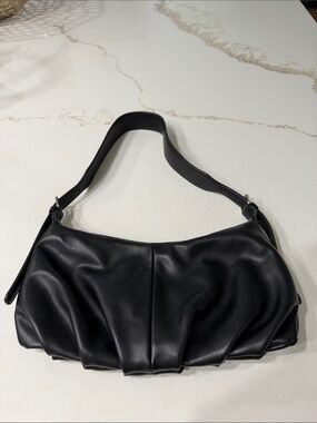 Cluci Hobo Bag Black Leather Shoulder Bag - Minimal Chic